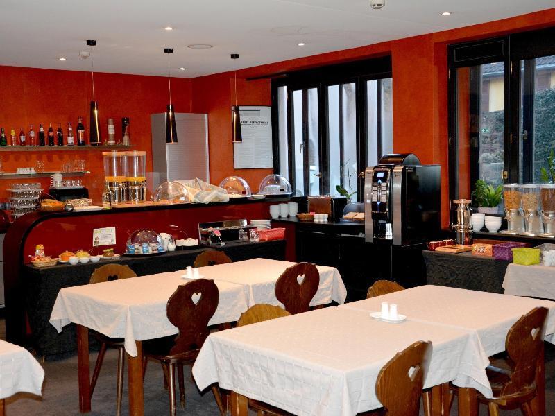 Logis Hotel Du Centre - Halte Ideale En Cyclotourisme Avec Garage A Velos Clos โมลไชม์ ภายนอก รูปภาพ