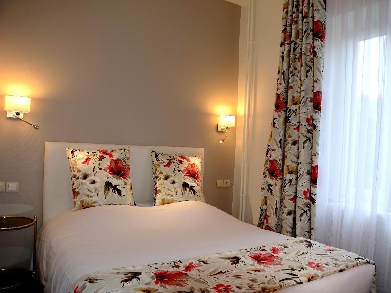 Logis Hotel Du Centre - Halte Ideale En Cyclotourisme Avec Garage A Velos Clos โมลไชม์ ภายนอก รูปภาพ