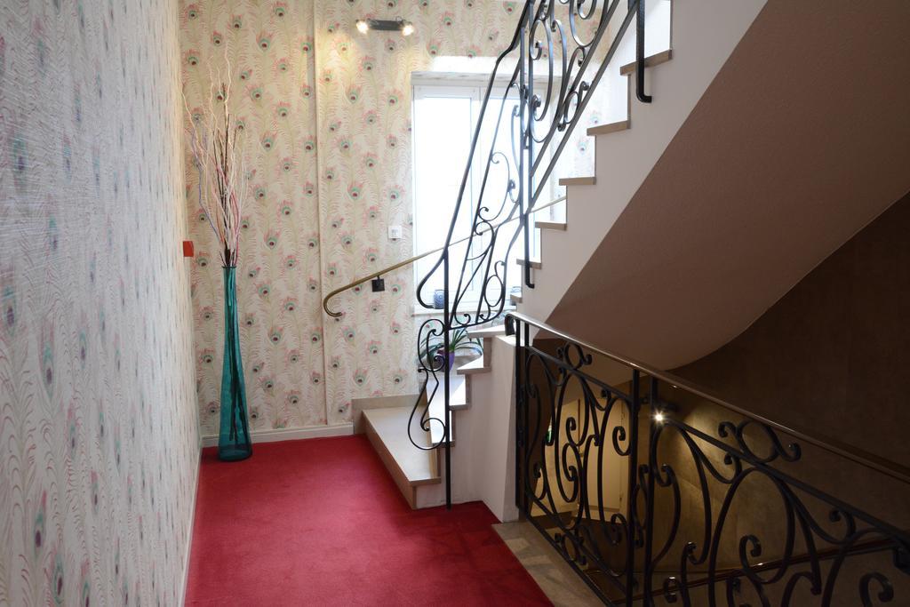 Logis Hotel Du Centre - Halte Ideale En Cyclotourisme Avec Garage A Velos Clos โมลไชม์ ภายนอก รูปภาพ
