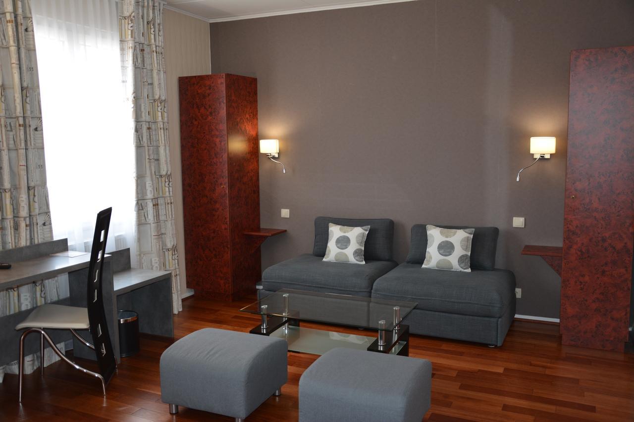Logis Hotel Du Centre - Halte Ideale En Cyclotourisme Avec Garage A Velos Clos โมลไชม์ ภายนอก รูปภาพ