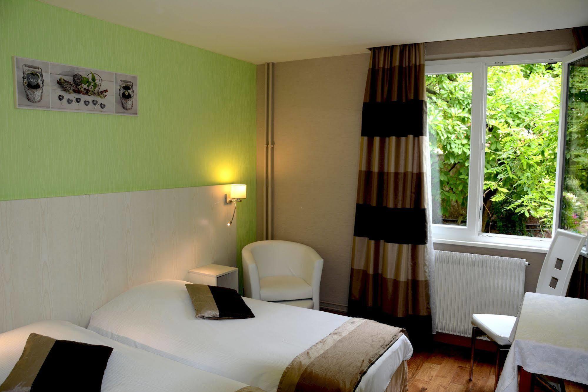 Logis Hotel Du Centre - Halte Ideale En Cyclotourisme Avec Garage A Velos Clos โมลไชม์ ภายนอก รูปภาพ